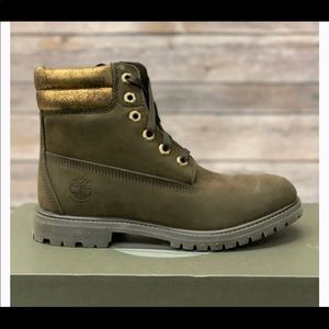 Women Timberland Boots And Timberland Shirt